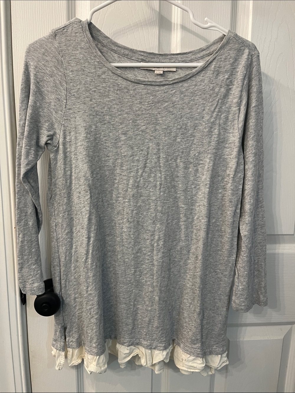 LOFT Heather Gray Long-Sleeve Top with Cream Ruffle Hem